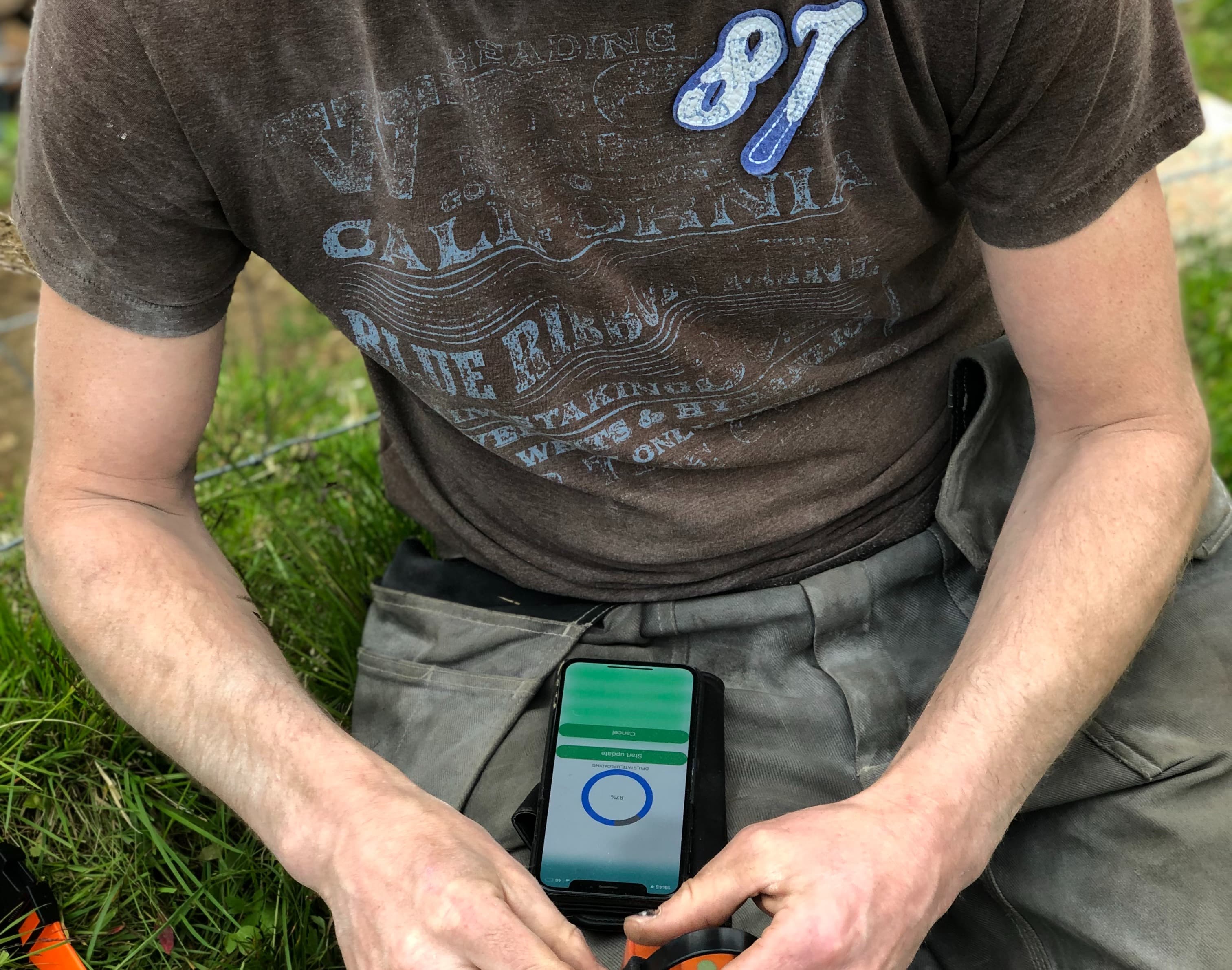 Man using Findmy's app in nature